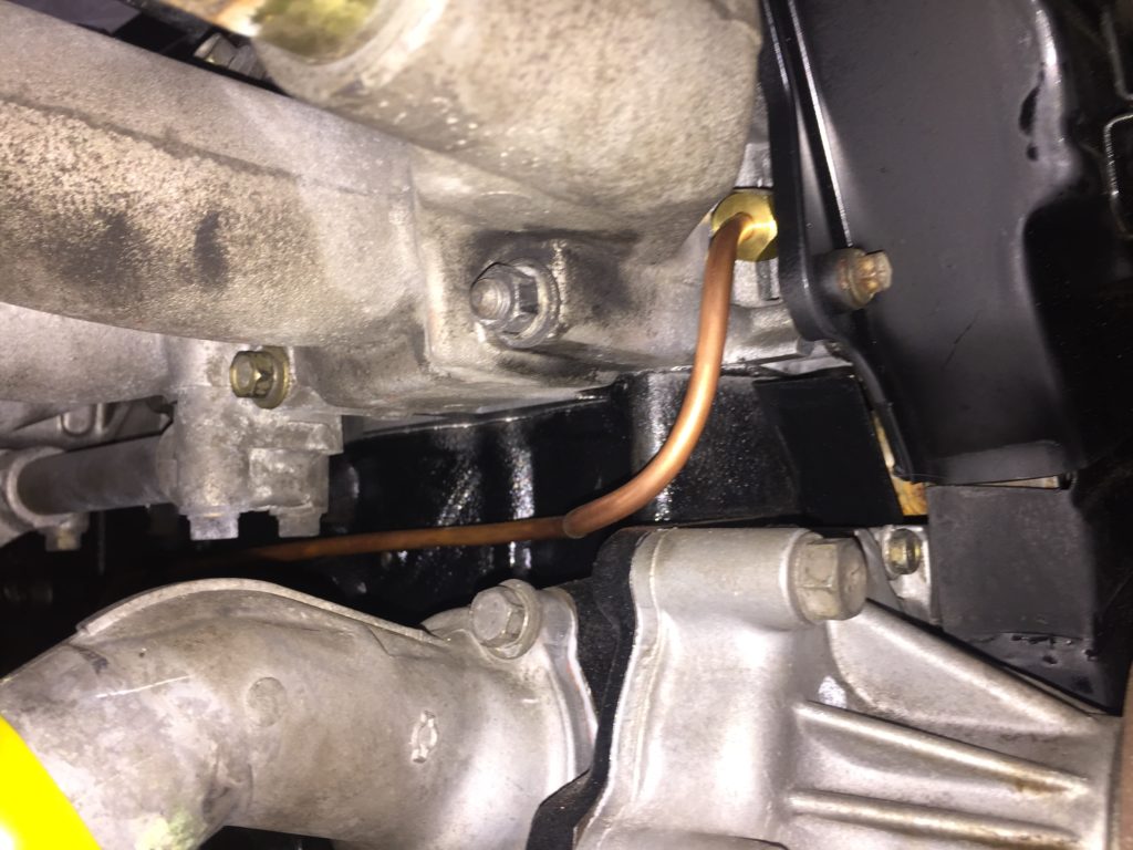 RB30ならではのスペースを通ってヘッドに接続